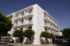 Отель Hostal Cervantes  Сан-Антонио-Абад
